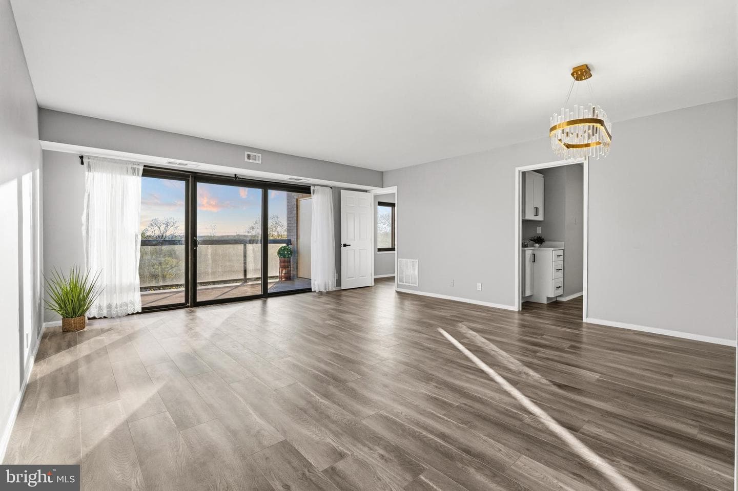 307 Yoakum Parkway #706 photo 9
