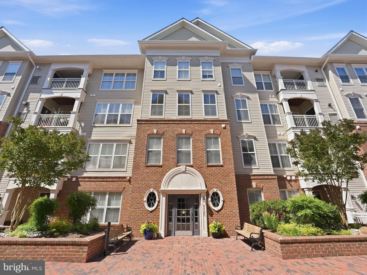 5120 Donovan Dr # 102