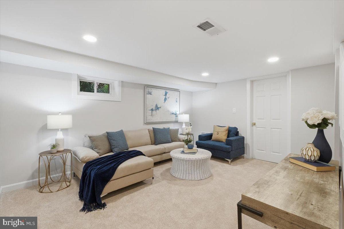 115 S Iris Street photo 16