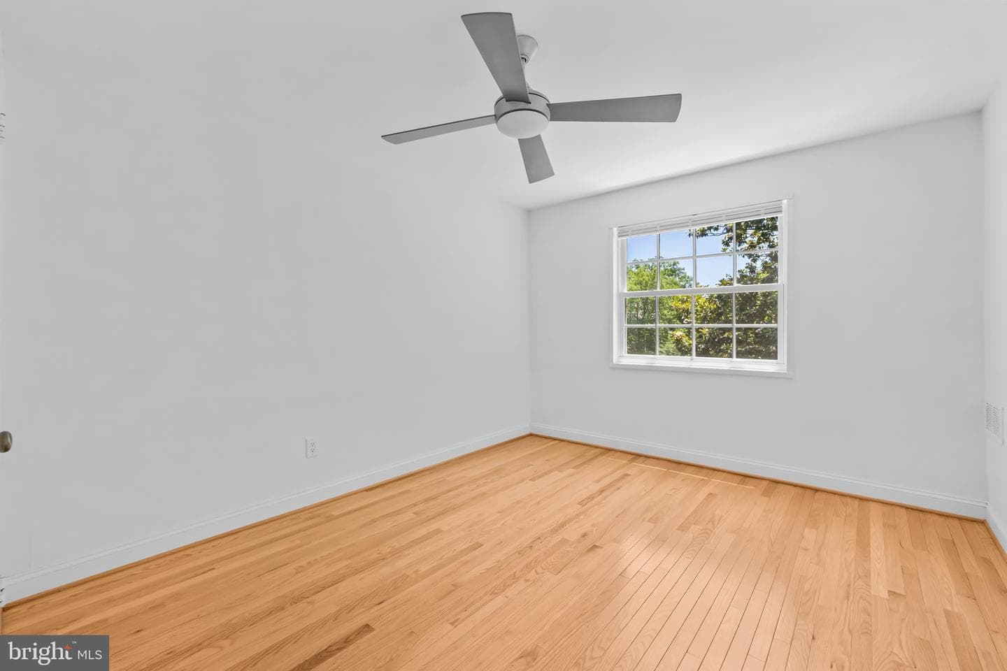 1630 W Abingdon Drive #302 photo 12