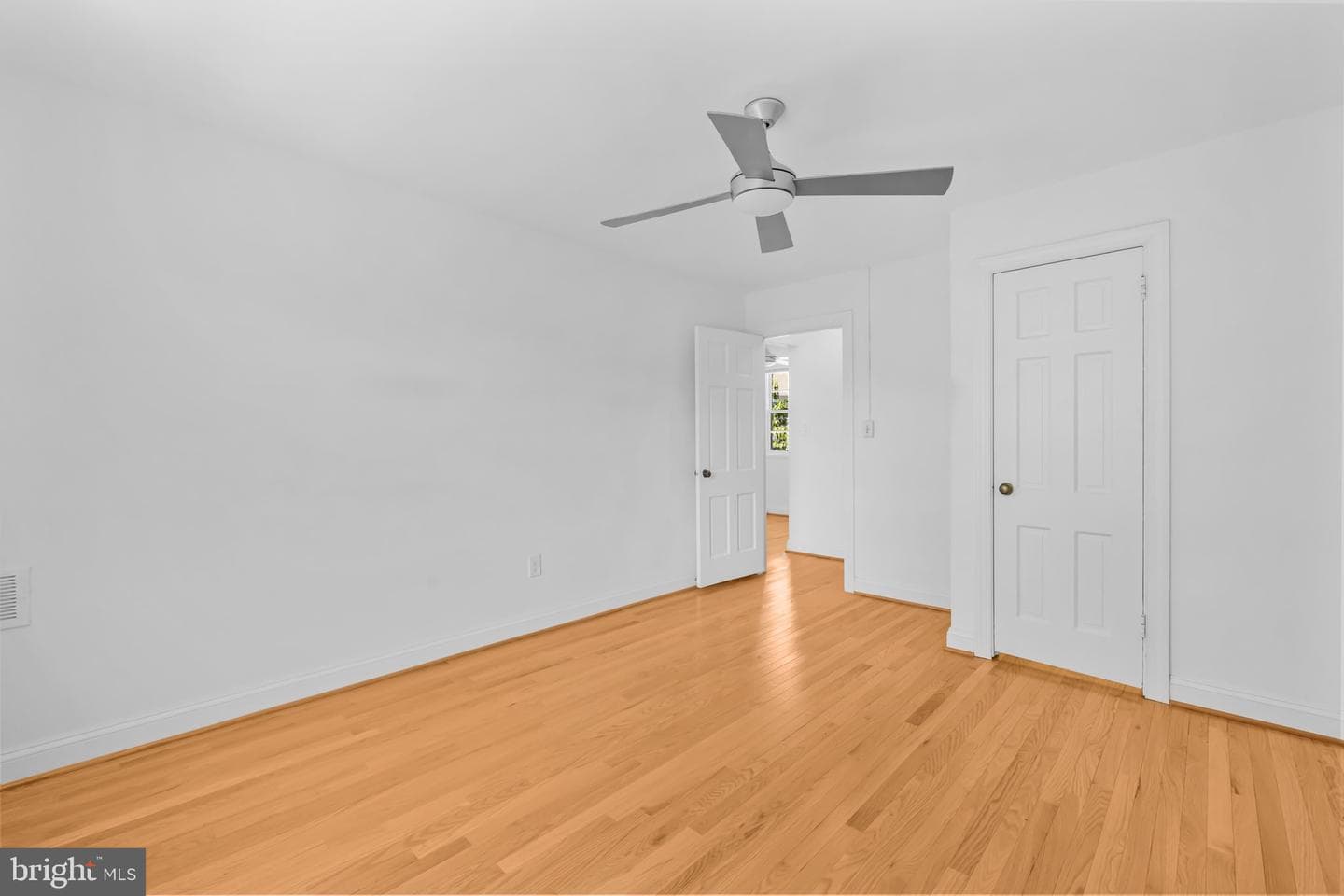 1630 W Abingdon Drive #302 photo 13