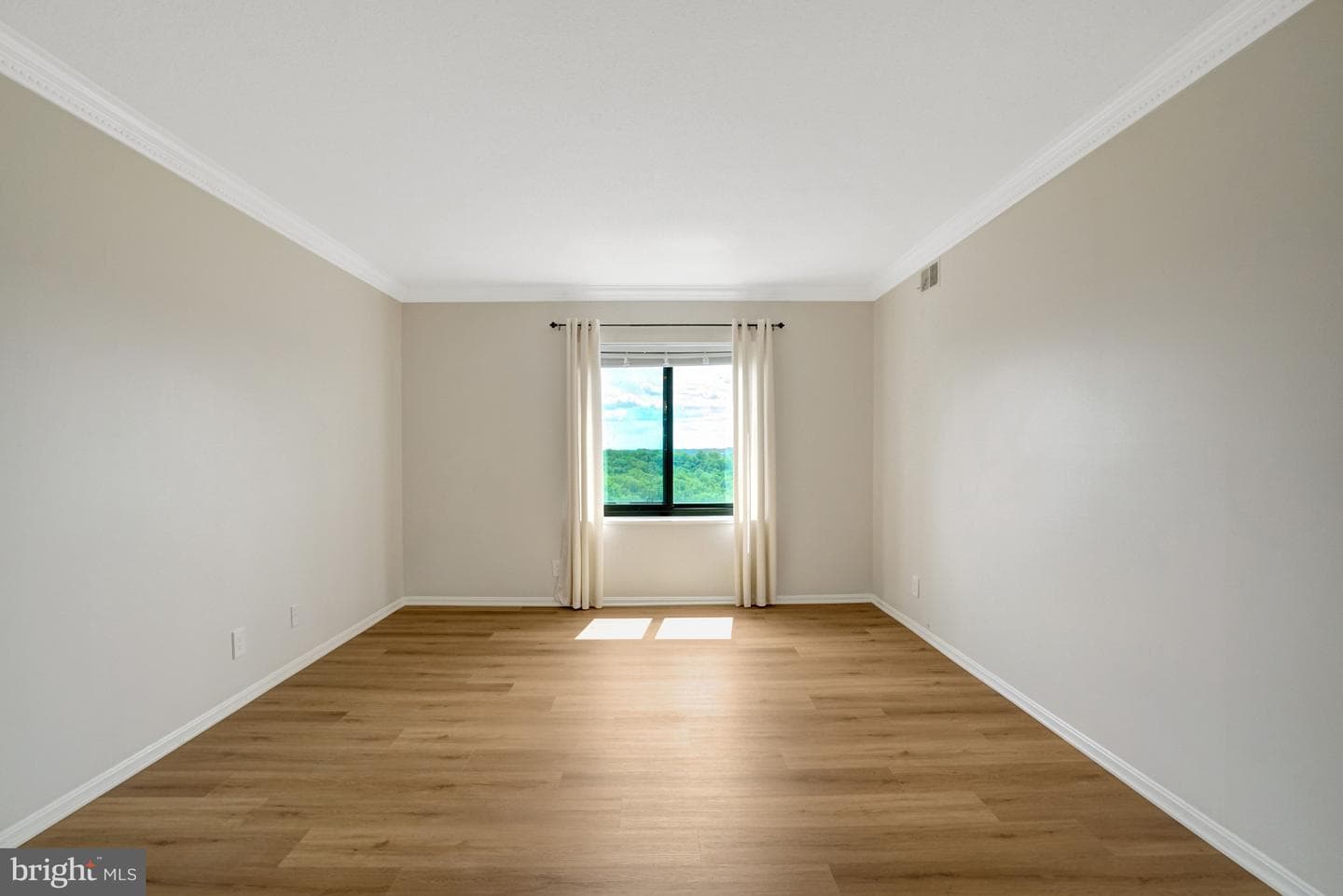 307 Yoakum Parkway #1406 photo 20