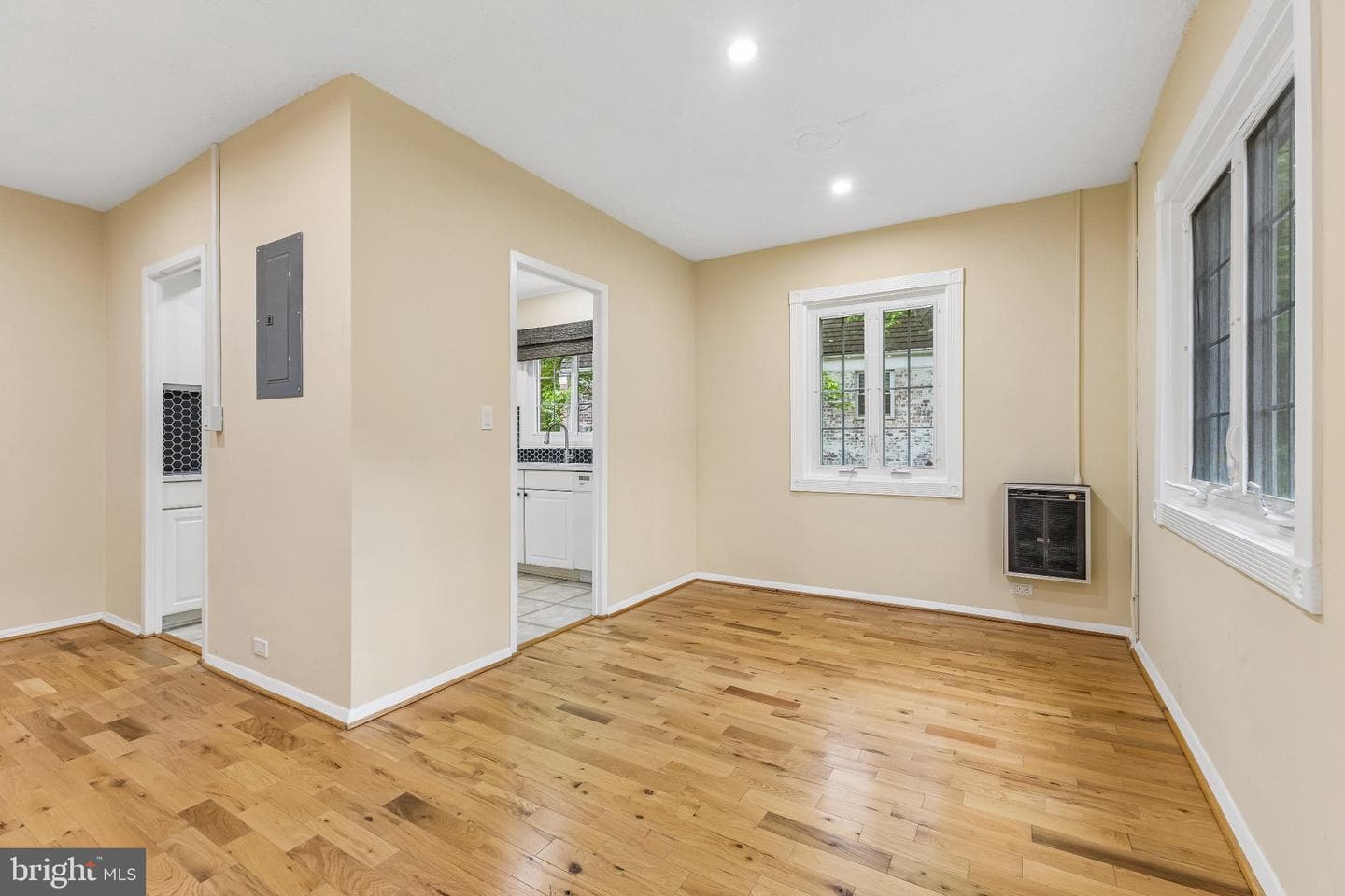 1024 Valley Drive photo 9