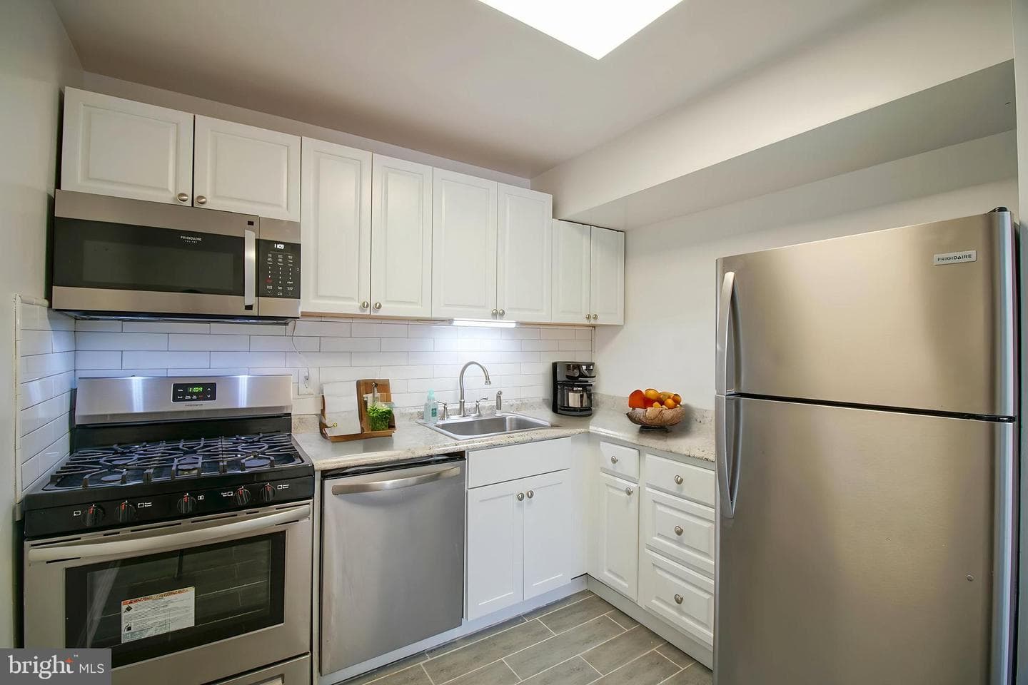 6 Canterbury Square #301 photo 3