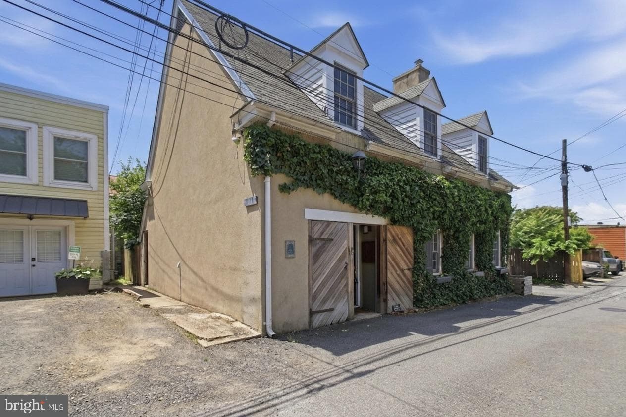 10 Irving Court, Alexandria