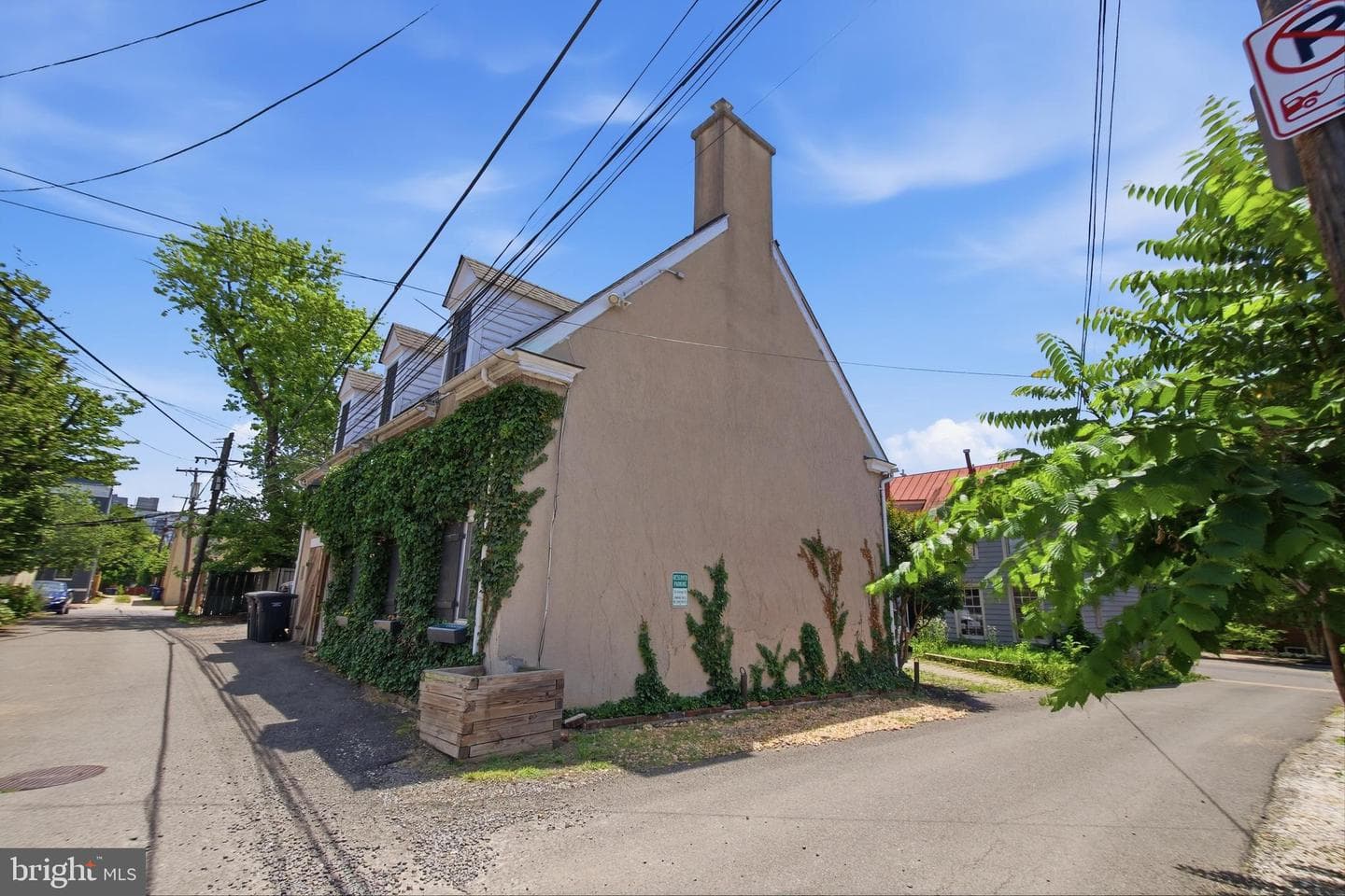 10 Irving Court, Alexandria