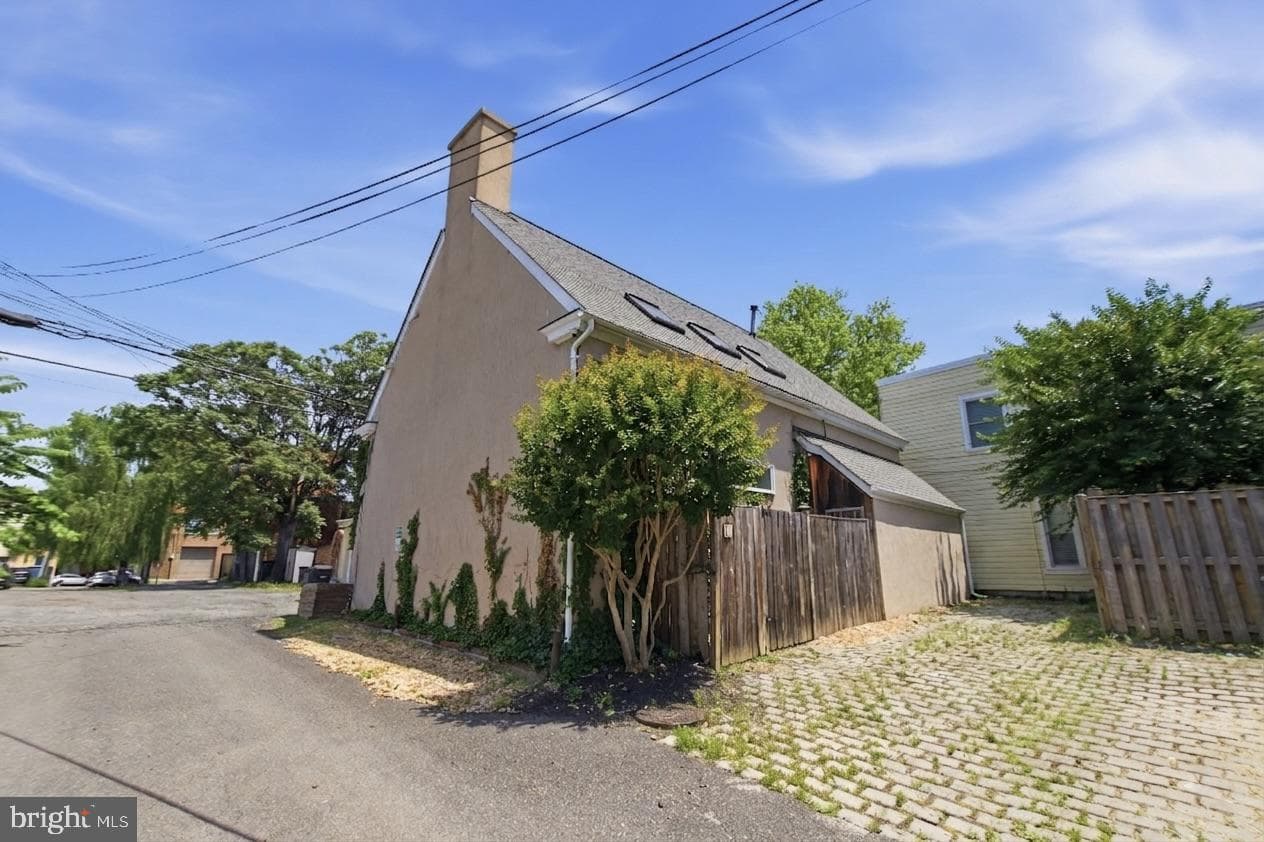10 Irving Court photo 3