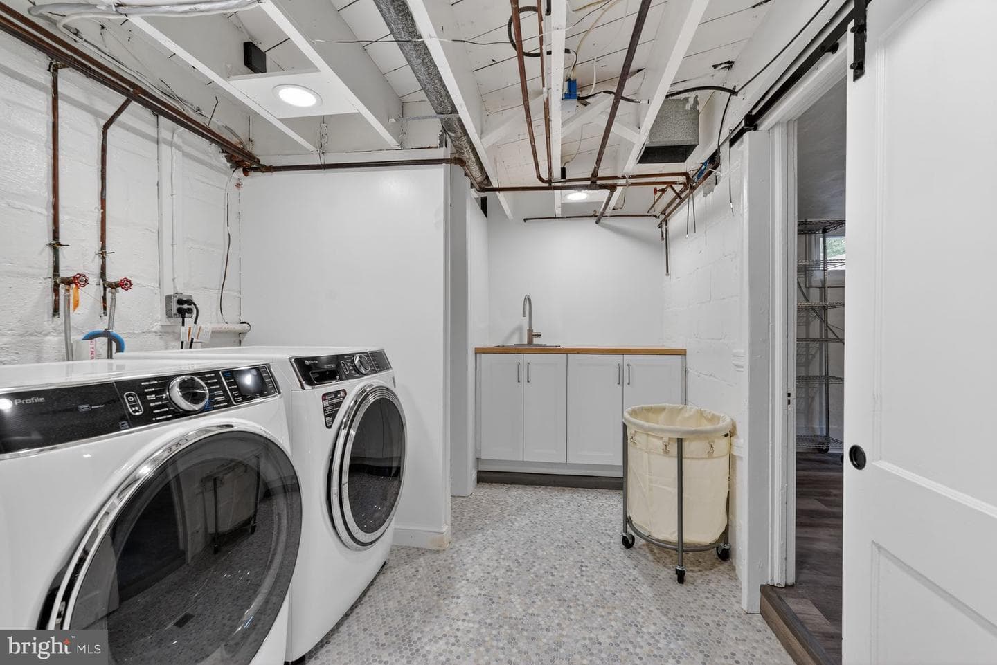105 Adams Avenue photo 41