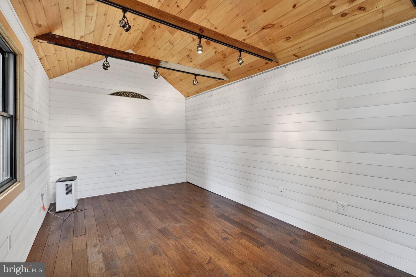 105 Adams Avenue photo 46