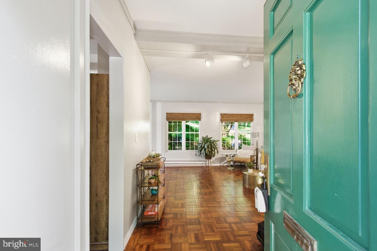 3712 Valley Drive, Alexandria