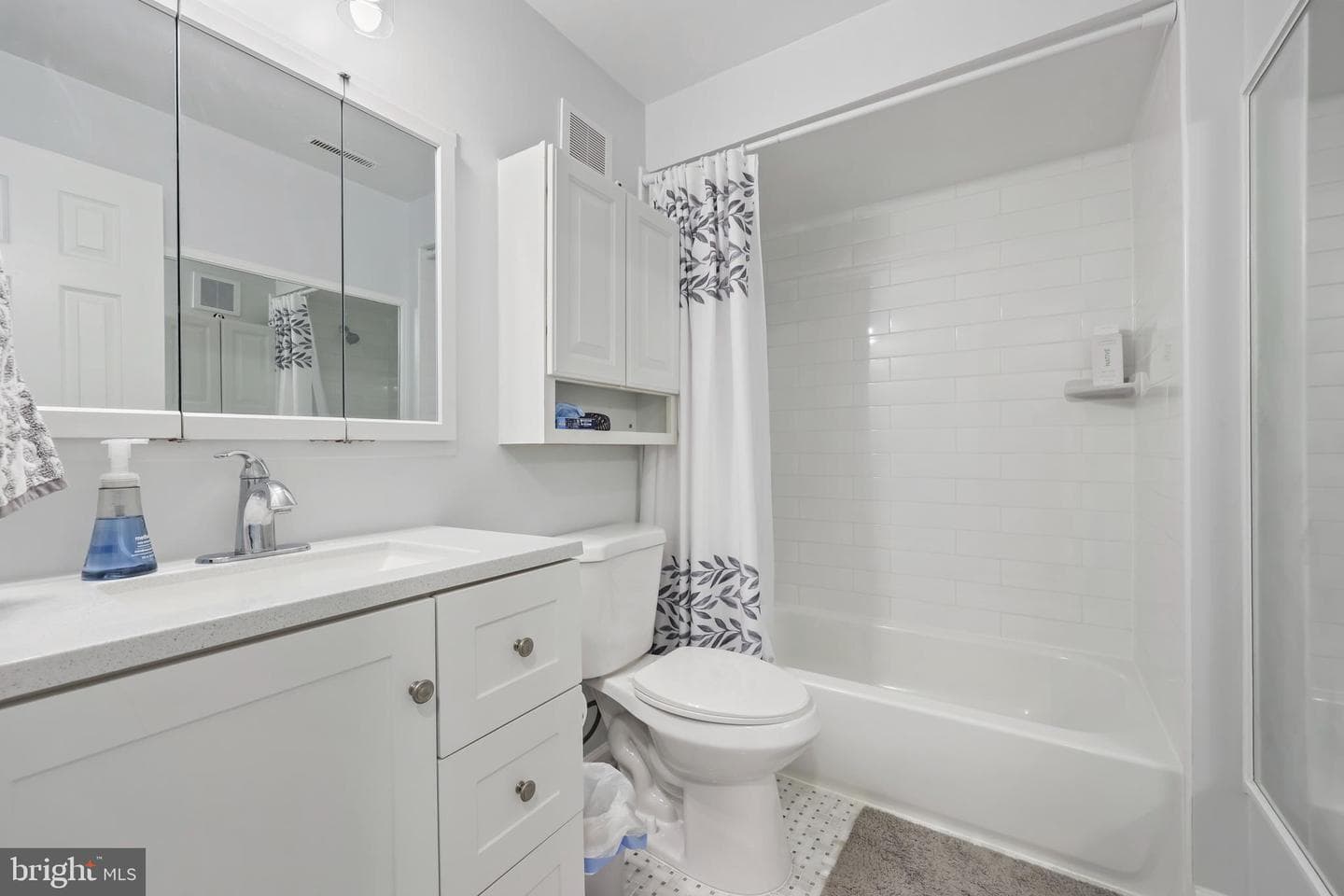 524 N West Street photo 9