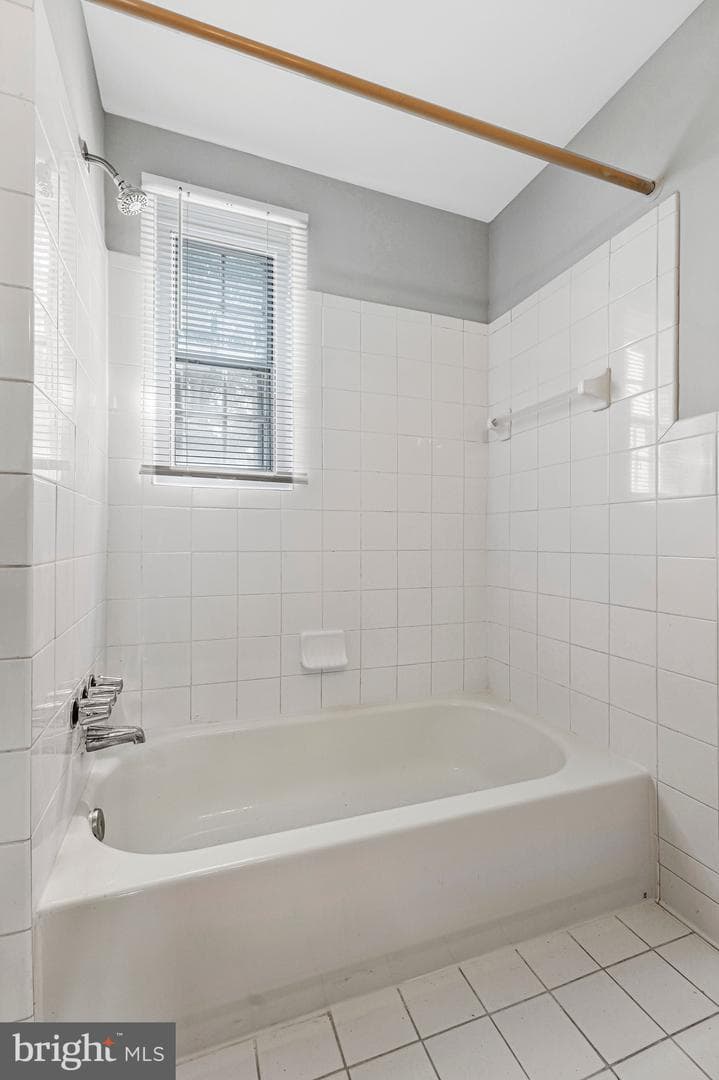 1808 W Abingdon Drive #301 photo 11