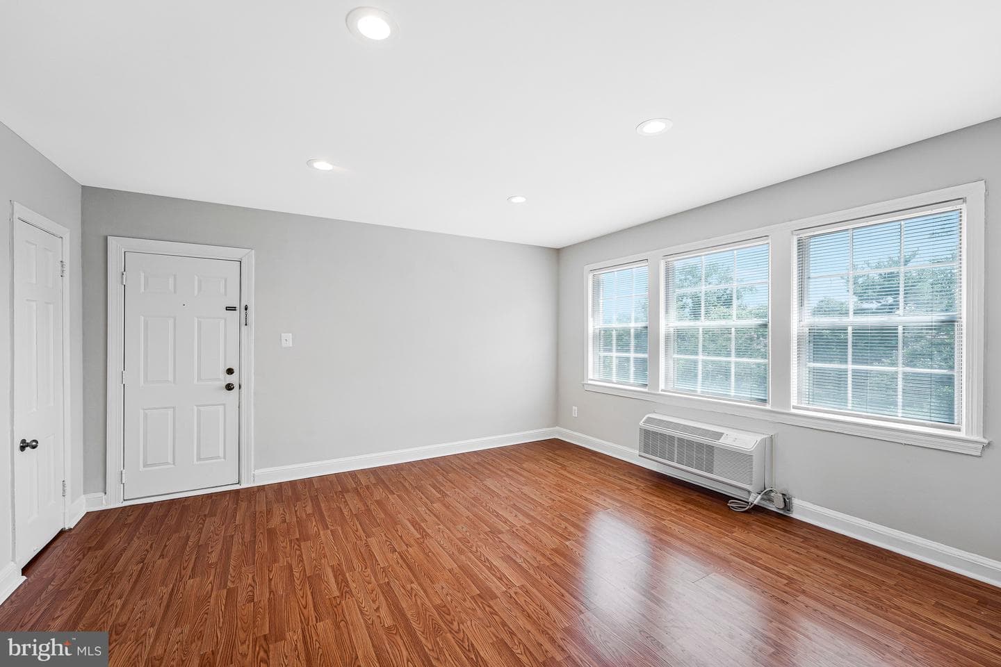 1808 W Abingdon Drive #301 photo 12