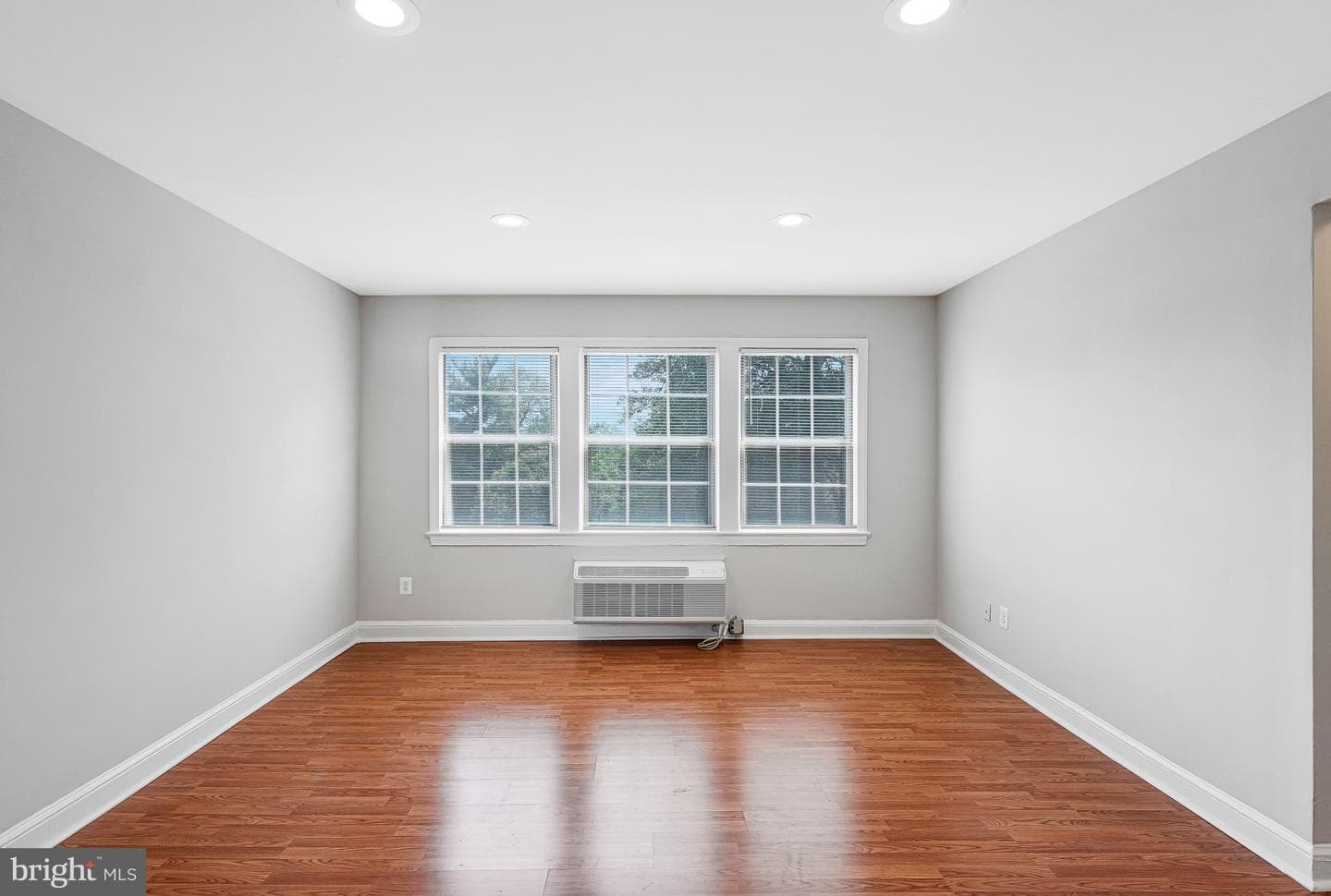 1808 W Abingdon Drive #301 photo 14