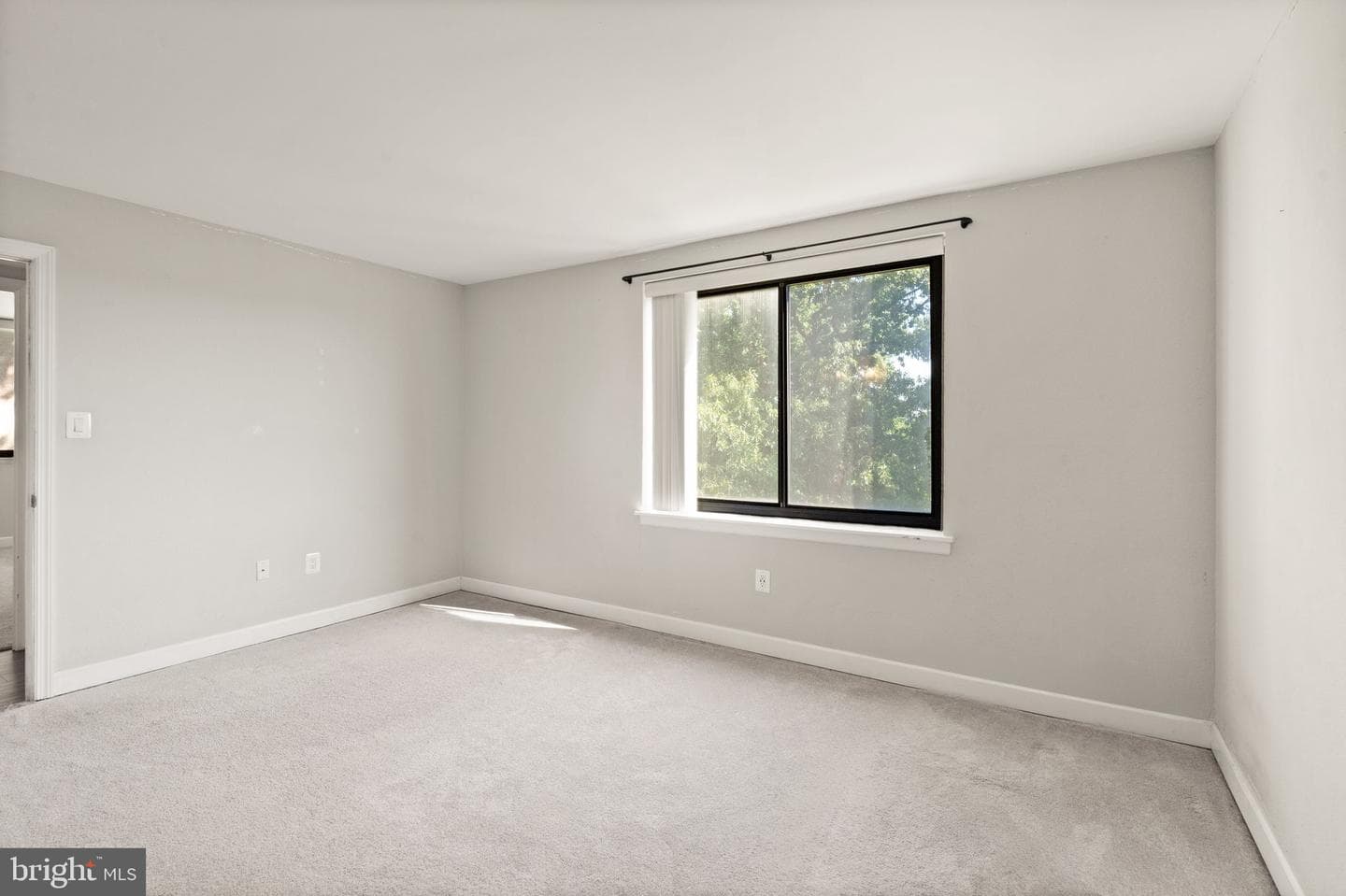 12 Van Dorn #405 photo 35