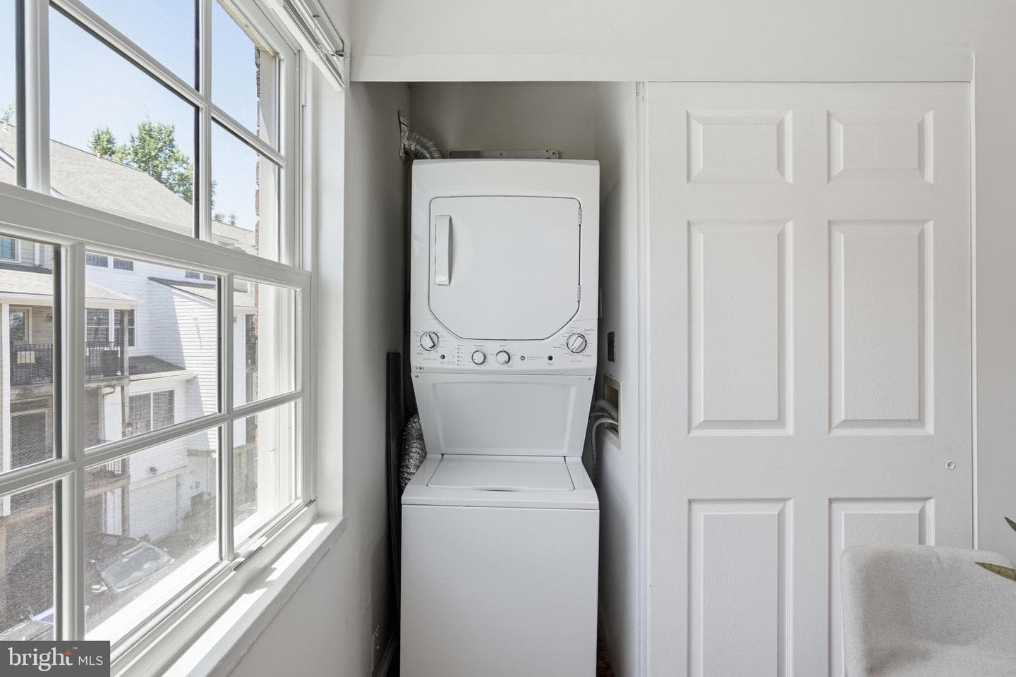 1608 W Abingdon Drive #302 photo 10