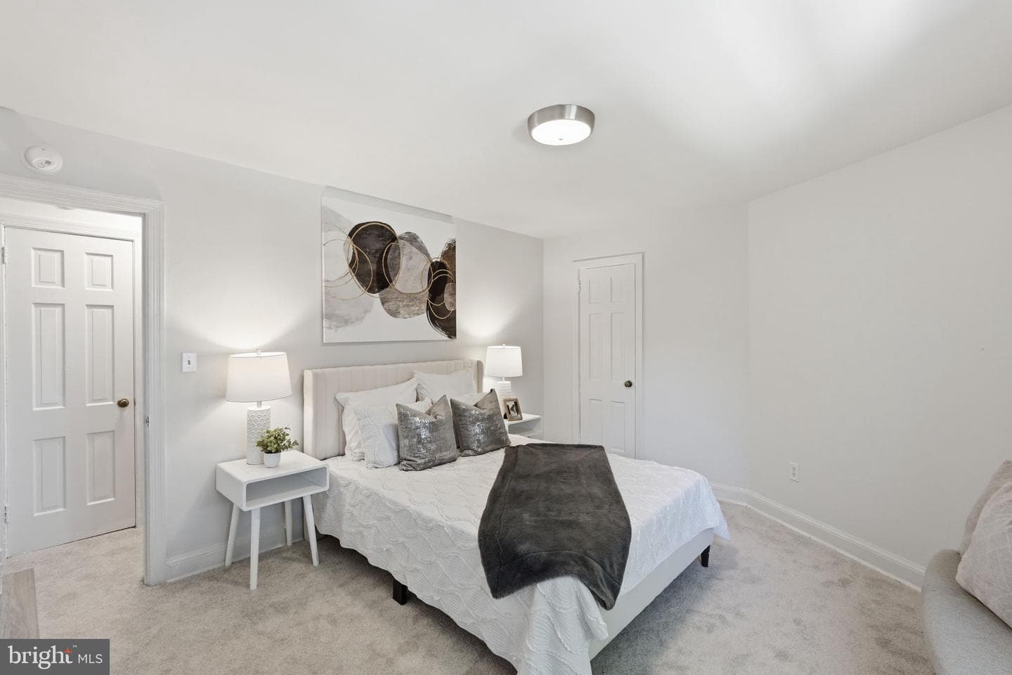 1608 W Abingdon Drive #302 photo 14