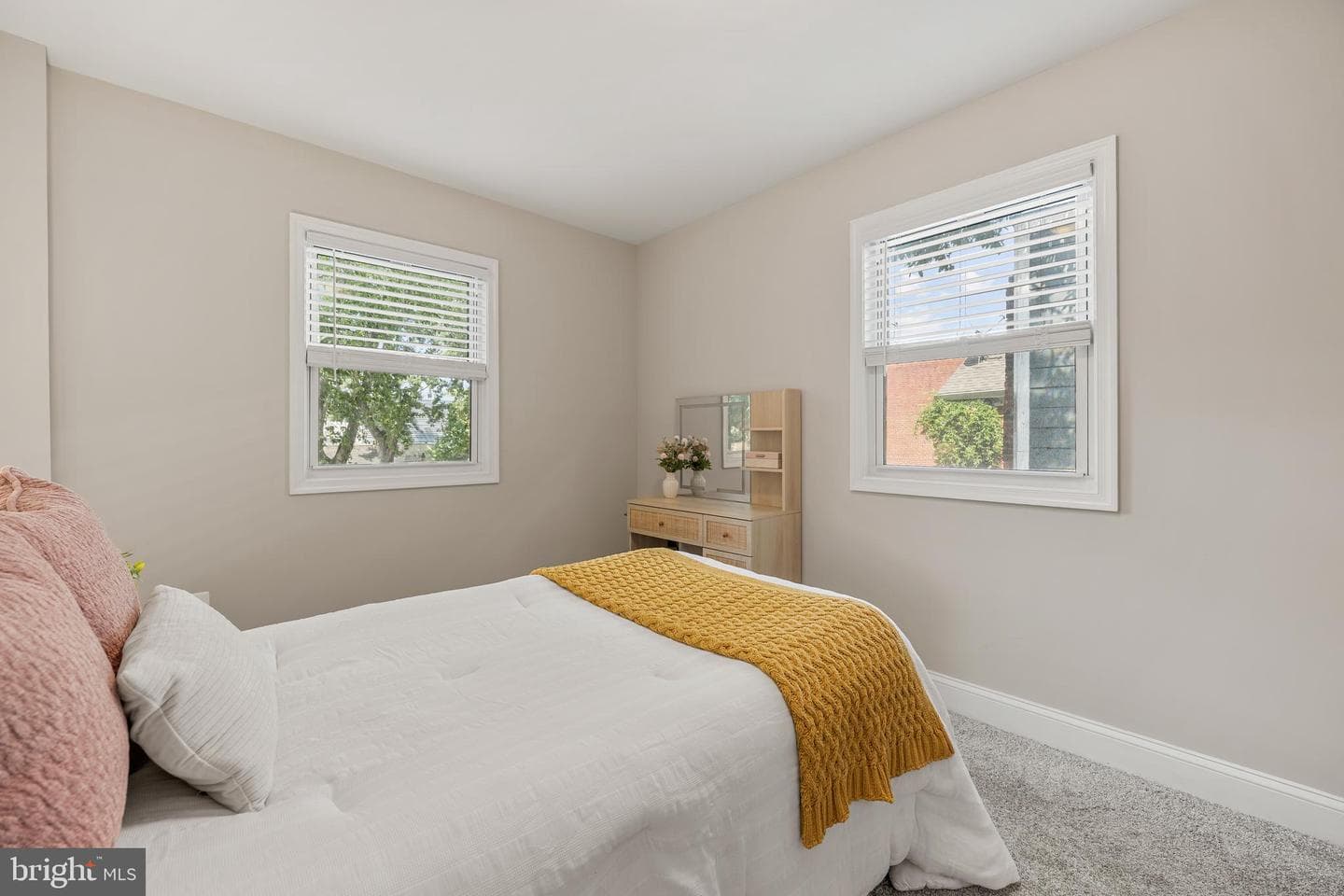1111 Queen Street photo 25