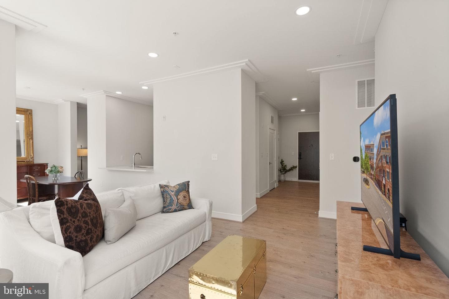 625 Slaters Lane #401 photo 3