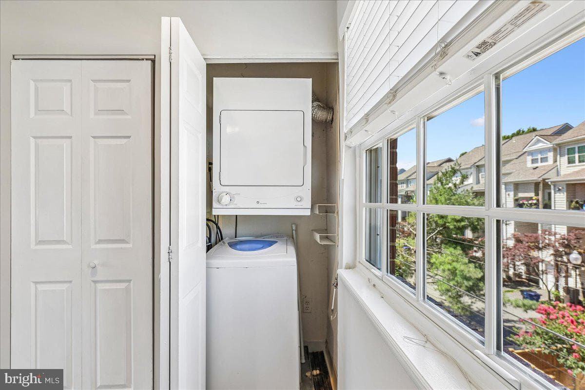 1708 W Abingdon Drive #301 photo 11