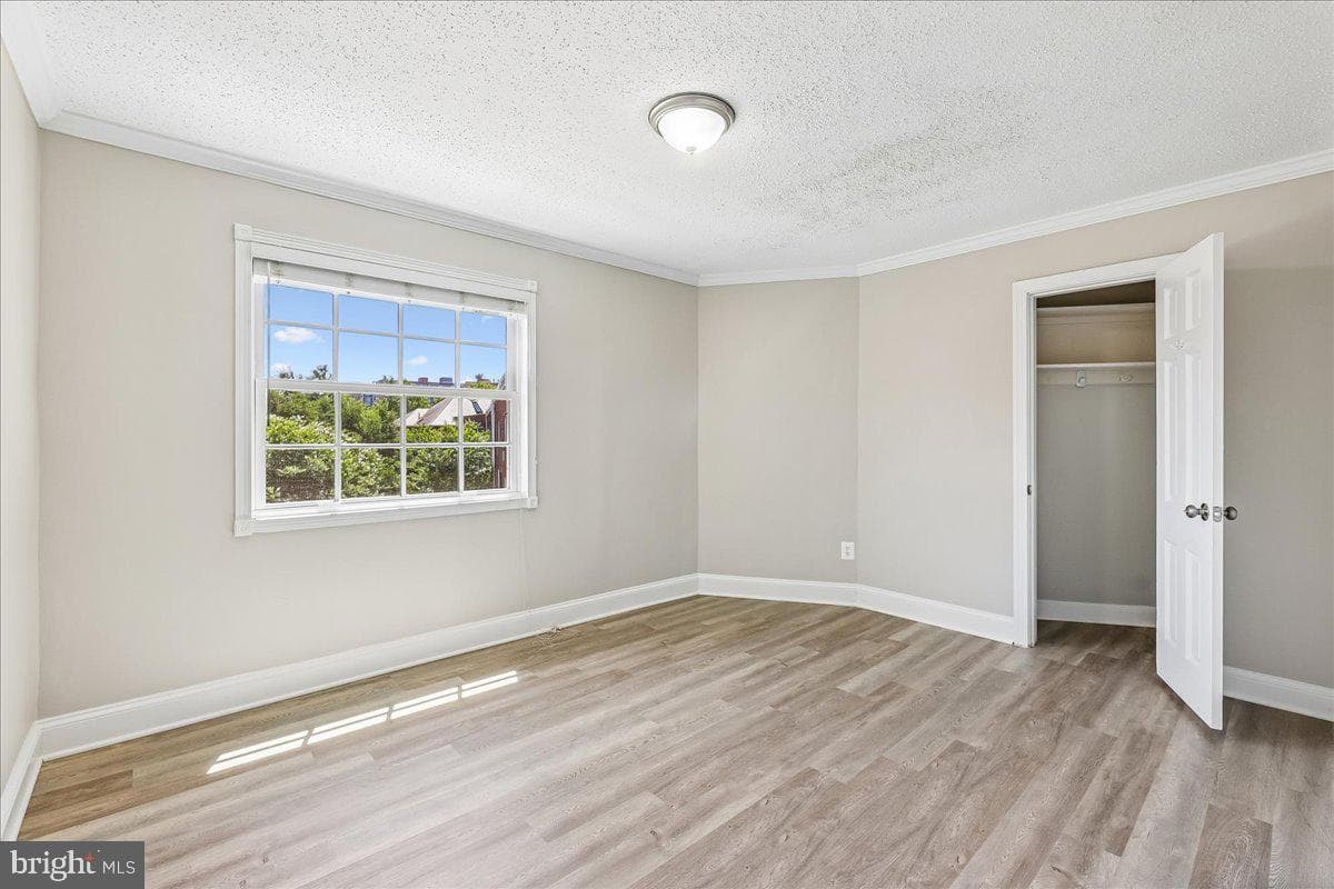 1708 W Abingdon Drive #301 photo 12
