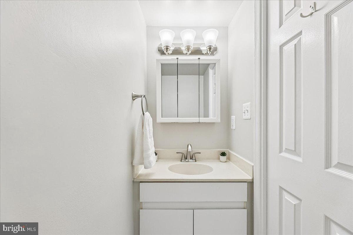1708 W Abingdon Drive #301 photo 19