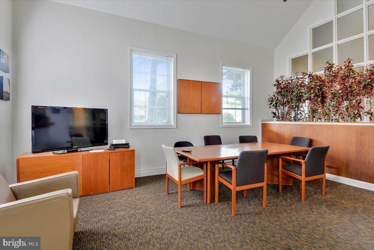 1708 W Abingdon Drive #301 photo 27