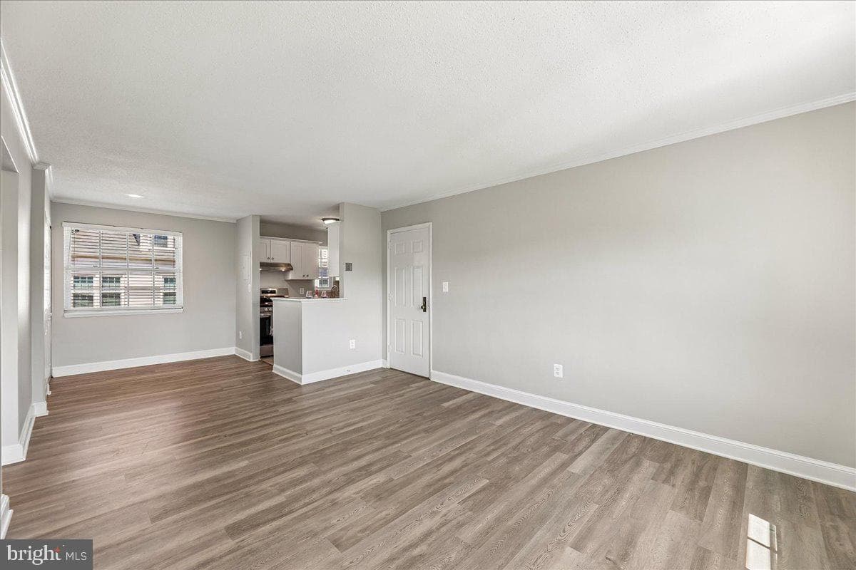 1708 W Abingdon Drive #301 photo 6