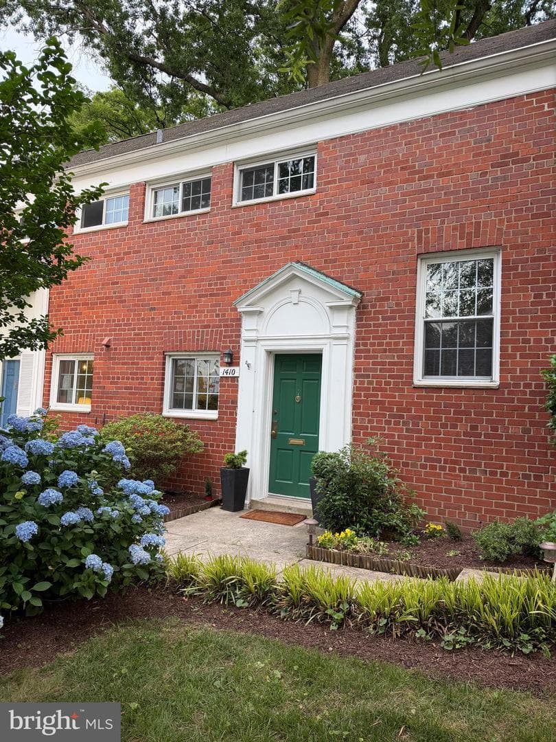 1410 Martha Custis Drive photo 1