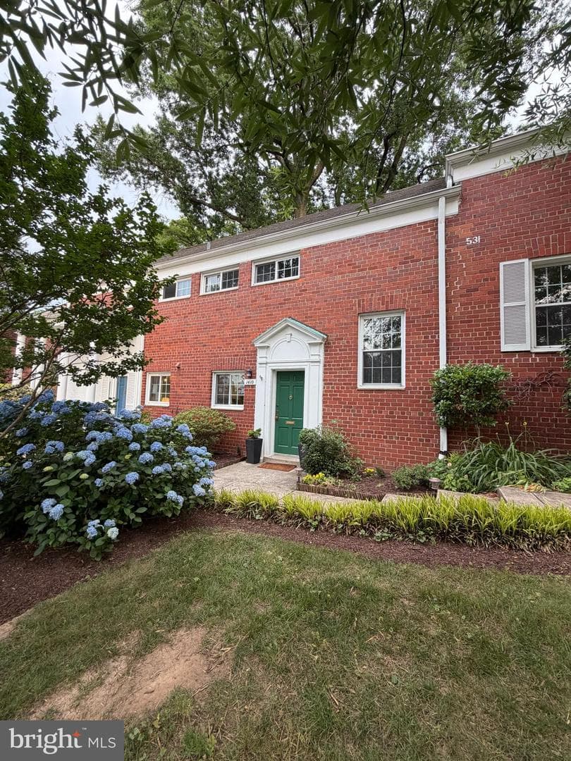 1410 Martha Custis Drive photo 3