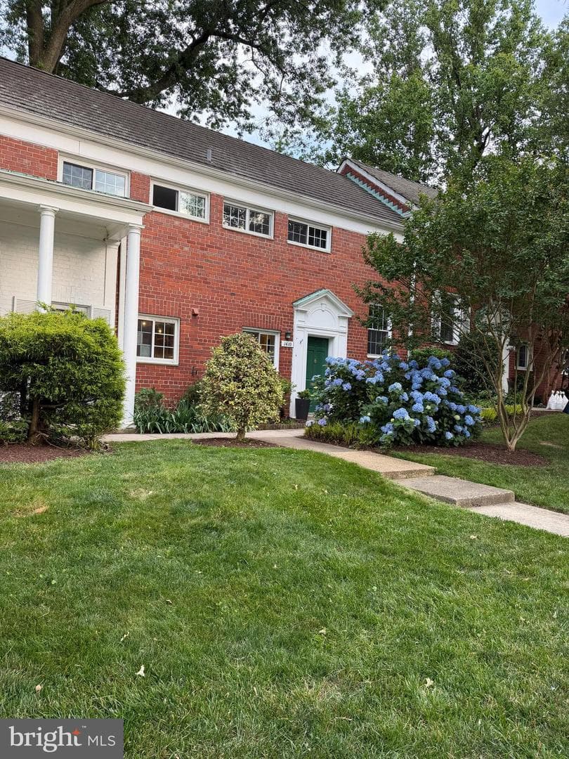 1410 Martha Custis Drive photo 4