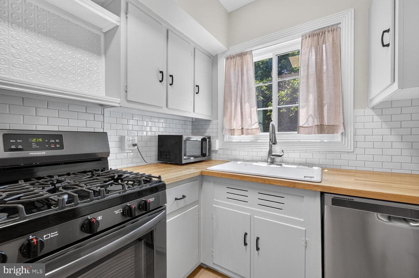 1557 Mount Eagle photo 17
