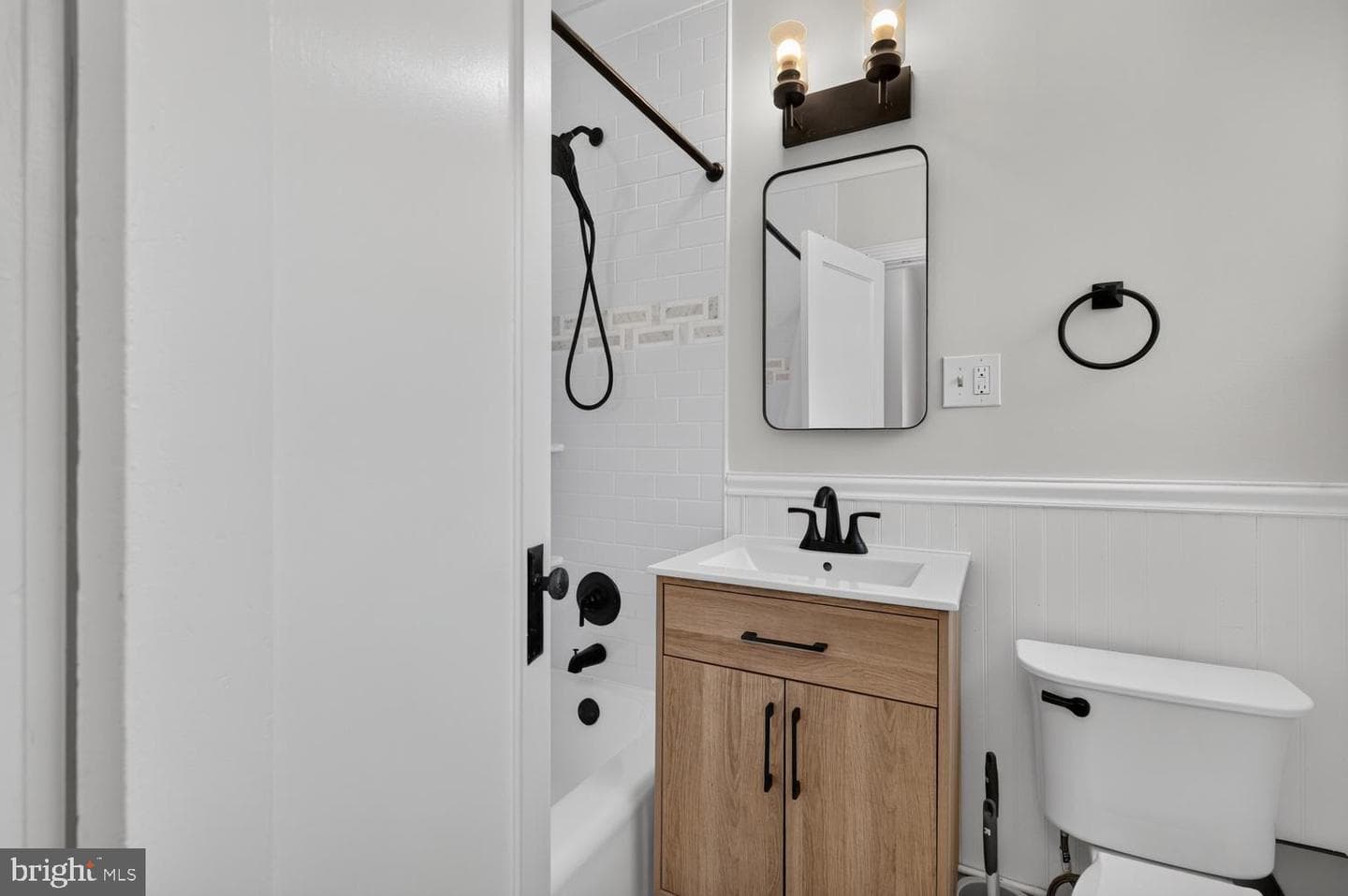 1557 Mount Eagle photo 22