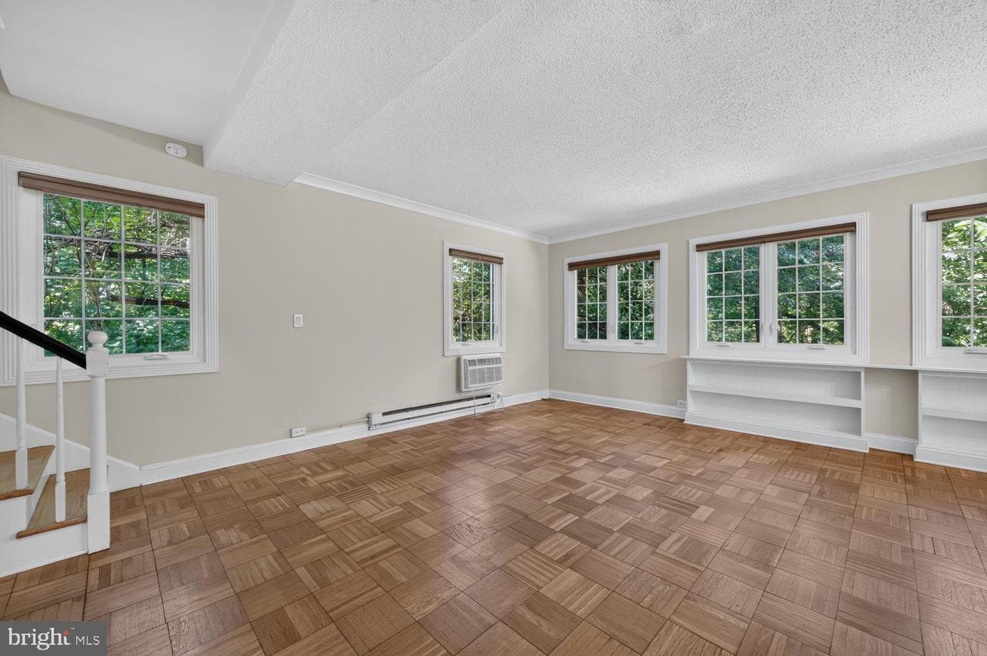 1557 Mount Eagle photo 7