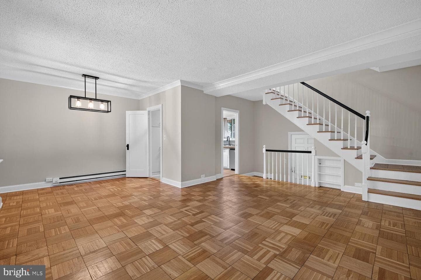 1557 Mount Eagle photo 8