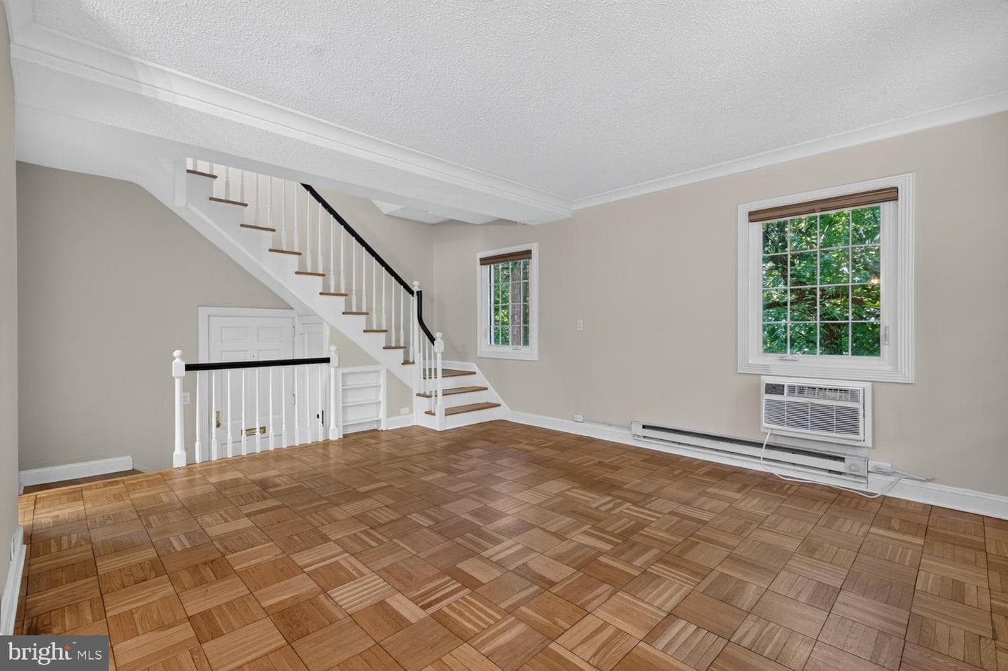 1557 Mount Eagle photo 9