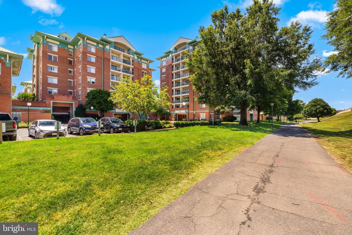 545 E Braddock Road #408 photo 25
