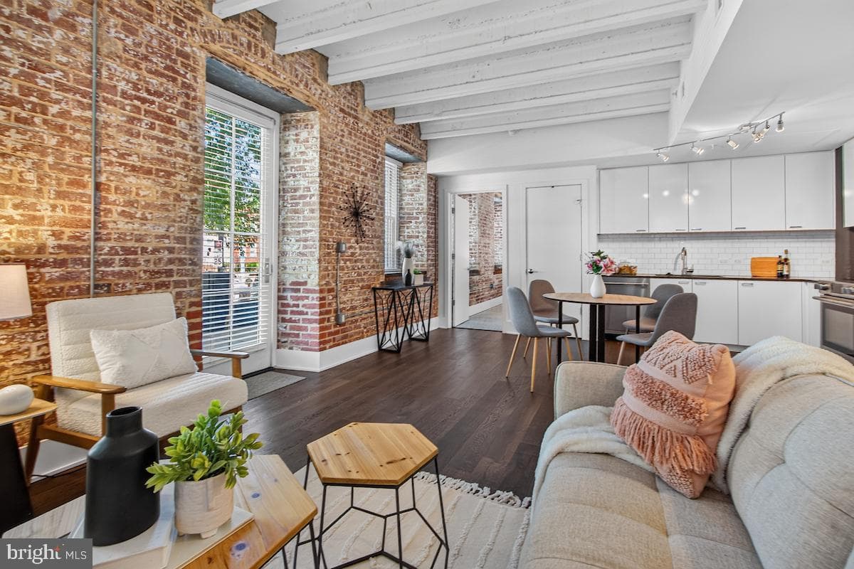 515 N Washington Street #105, Alexandria