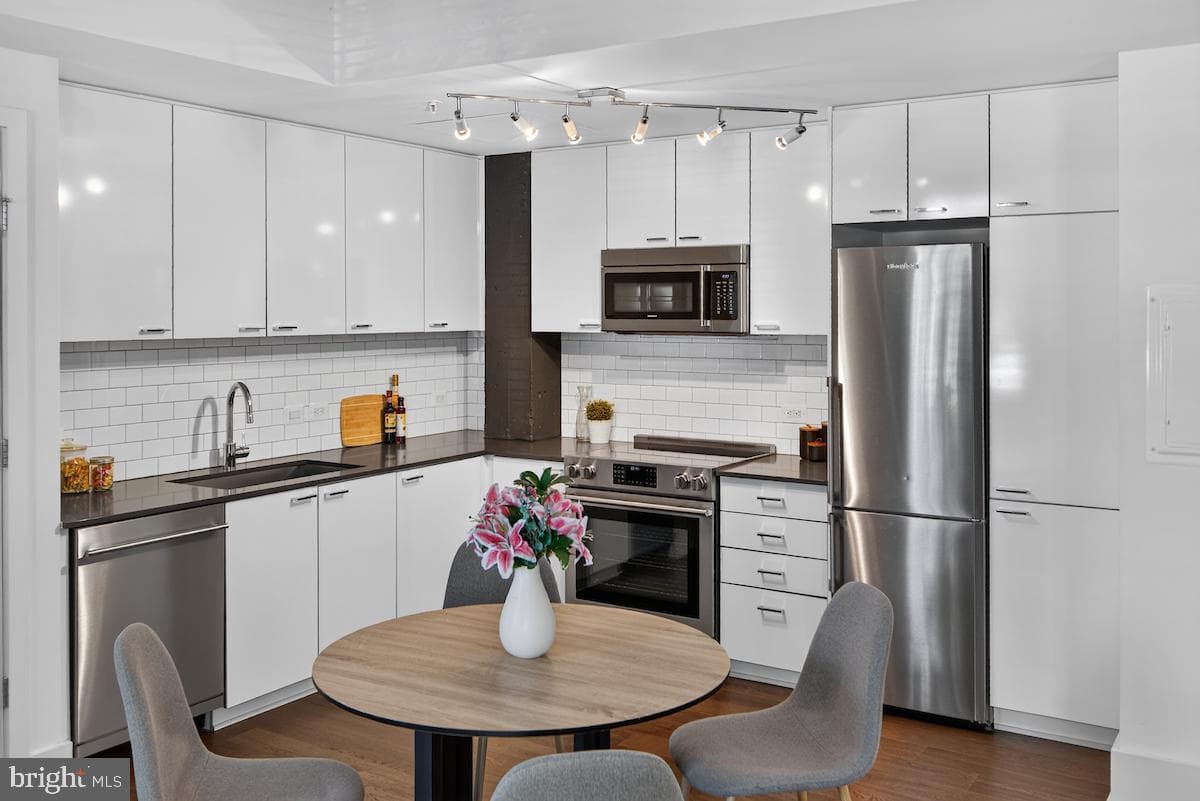 515 N Washington Street #105 photo 13