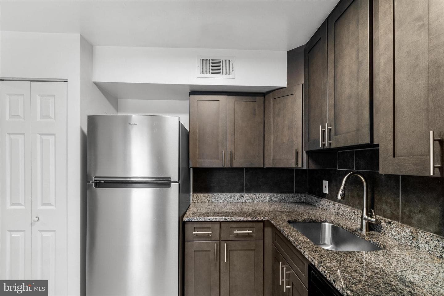 2 Canterbury Square #202 photo 8