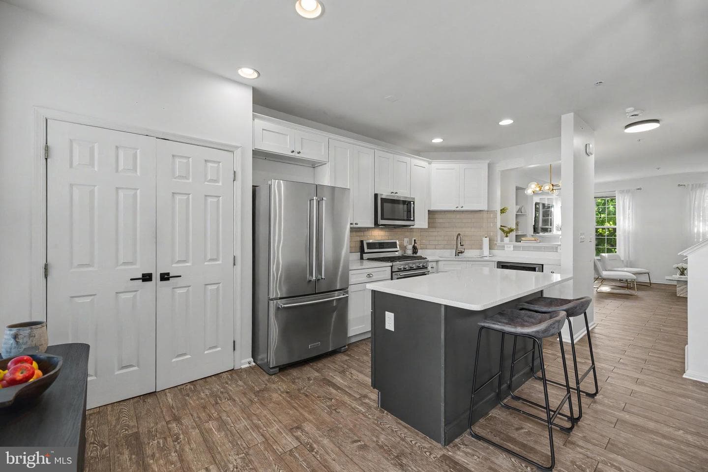 109 Martin Lane photo 28