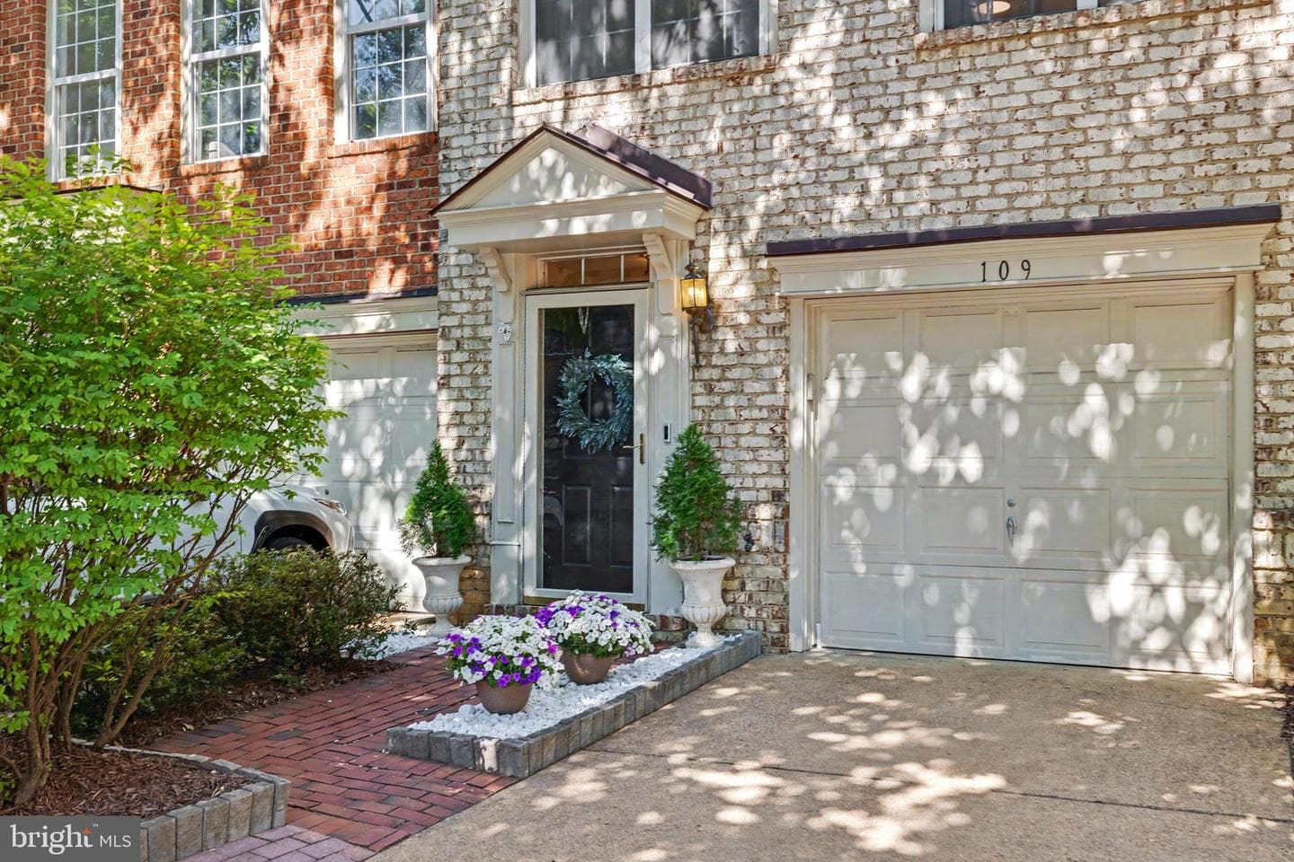 109 Martin Lane photo 3