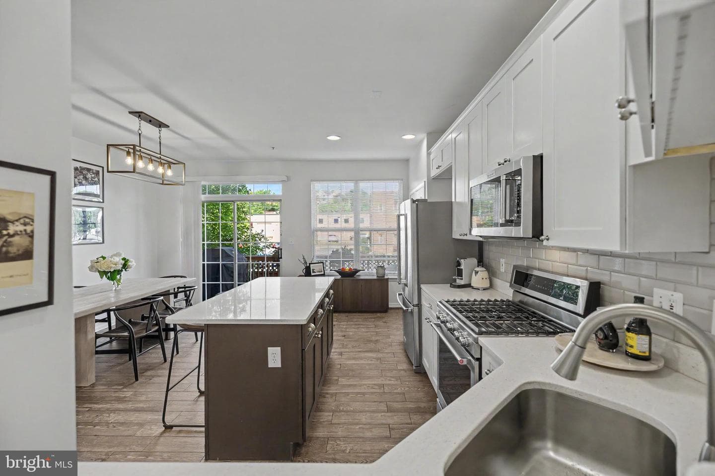 109 Martin Lane photo 32