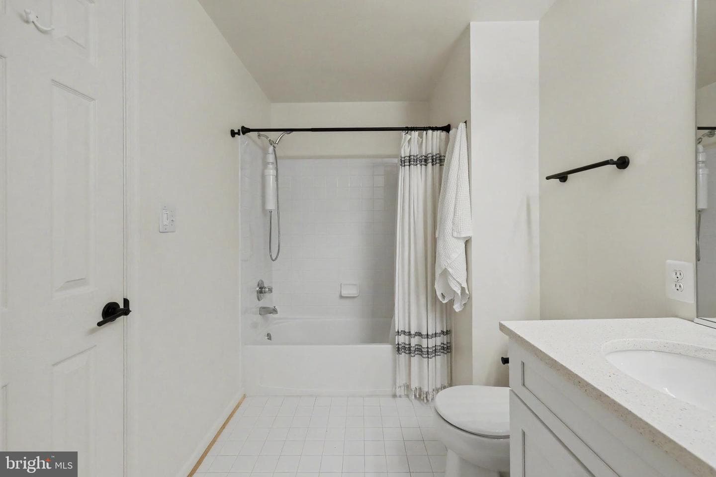109 Martin Lane photo 44