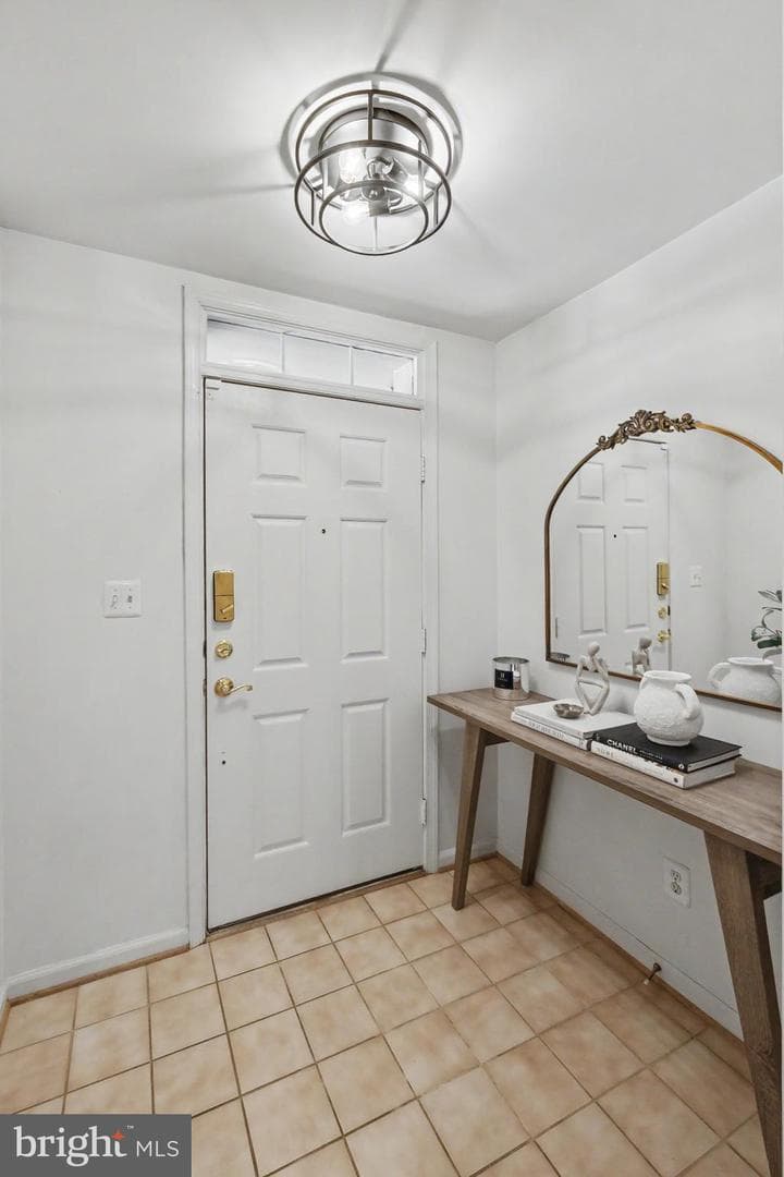 109 Martin Lane photo 6