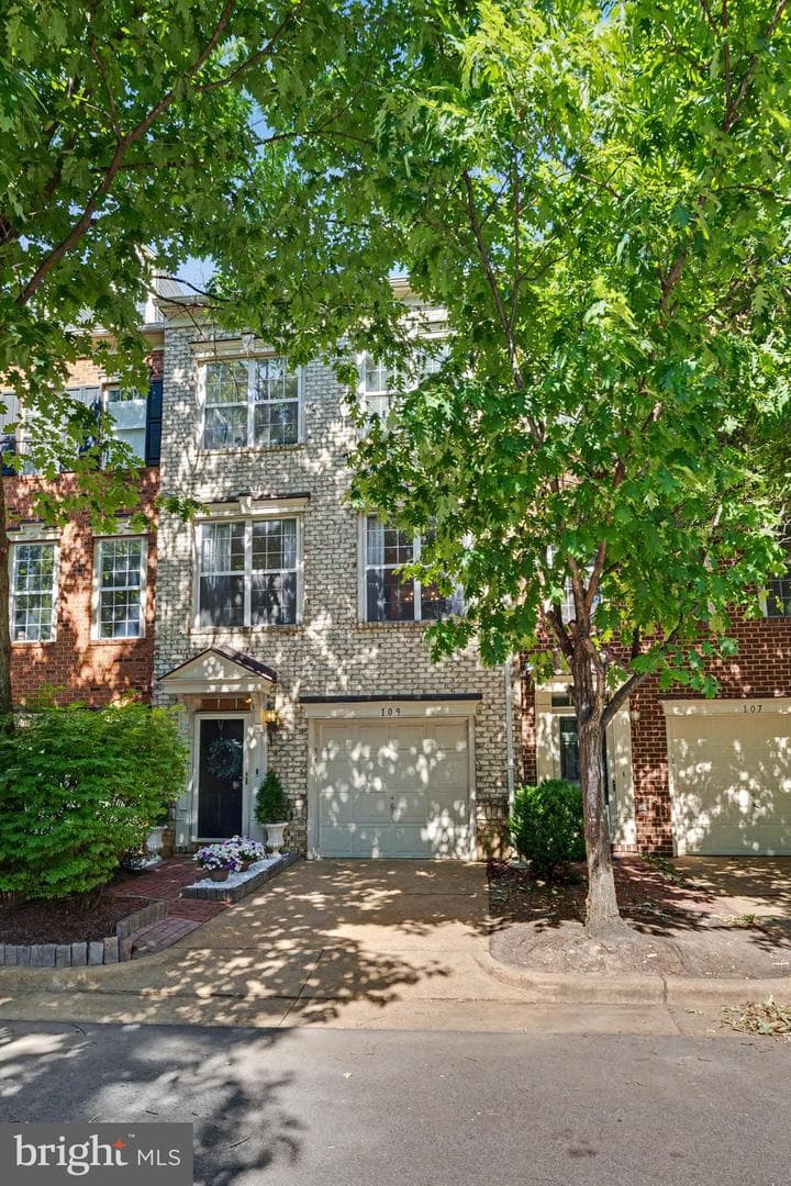 109 Martin Lane photo 60