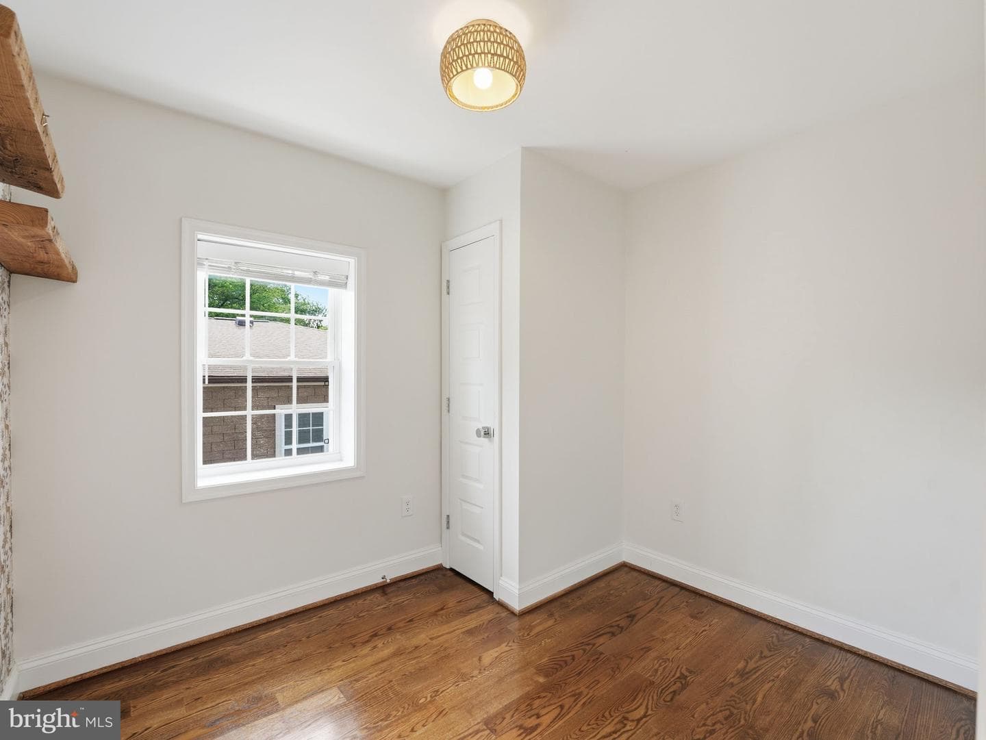 102 E Howell Avenue photo 27