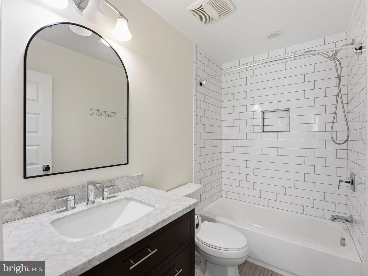 102 E Howell Avenue photo 29