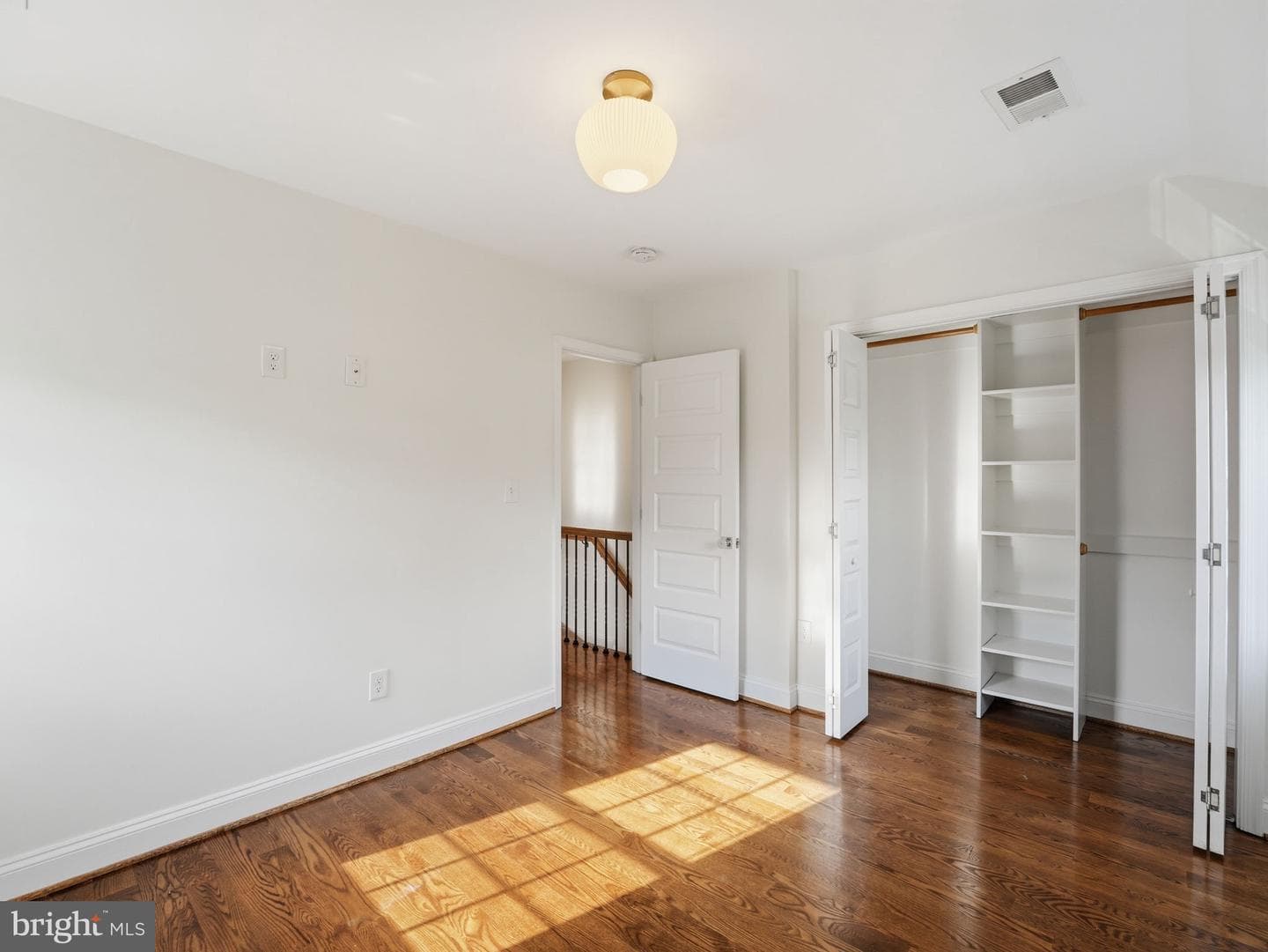 102 E Howell Avenue photo 32