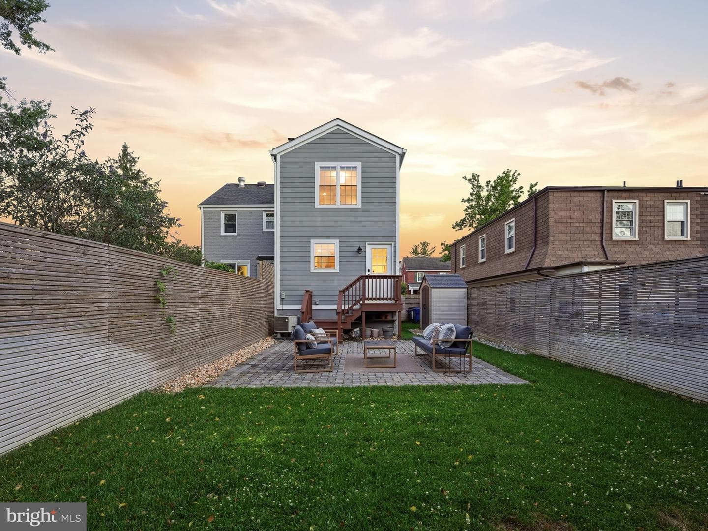102 E Howell Avenue photo 40